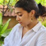 Madhuri Braganza Instagram - An afternoon with a photographer in old Bangalore.🌳🌸 Thanks for the pictures and that mad meal @nim.is.hh 🤗