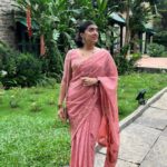 Madhuri Braganza Instagram - Those puffy-faced muhurtham mornings. ❤️✨️😁 #weddingseason #feelitreelit #sareestress #reelseason #outfitreels #awkwardreels #sangathilpaadathakavithai