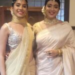 Madhuri Braganza Instagram - Was super special wearing mum's stunning wedding saree on the ramp last night.🥰💫👰🏻‍♀️✨️ . Thanks for the pictures @chaitsprabhakarphotography 😘 . #fashionismypassion #not #rampshow #rampwalk #bridallook #mangaloreanbride #mangoshowers #ethnicwear #Indianattire #poserforlife #realmodel #realbodies #mango #mangalorean #goan #pose #funevening #hype #longweekend #tiredaf #funstuff #whitesaree #bridalsaree #weddingsaree
