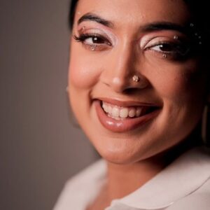 Madhuri Braganza Instagram - Talented @slaywithpri did a slightly off beat look on me and I refused to take it off! Thanks bb girlll and hope to see you soon!🤍🤞🏼 
Thank you for the awesome video artistry @ineshartistry 🔥 
London fam, hit them both up for any of your requirements!😍
#makeuplooks #offbeatlooks #lookreels #makeupreels
