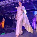 Madhuri Braganza Instagram - Was super special wearing mum's stunning wedding saree on the ramp last night.🥰💫👰🏻‍♀️✨️ . Thanks for the pictures @chaitsprabhakarphotography 😘 . #fashionismypassion #not #rampshow #rampwalk #bridallook #mangaloreanbride #mangoshowers #ethnicwear #Indianattire #poserforlife #realmodel #realbodies #mango #mangalorean #goan #pose #funevening #hype #longweekend #tiredaf #funstuff #whitesaree #bridalsaree #weddingsaree