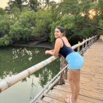 Madhuri Braganza Instagram - Don’t catch feelings, catch waves.🥰🌊🌅 #beachbum #happyplace #madtravels #madtimes #GoaTimes #sunset #sunsetlovers #catchingwaves #myhappyplace #goalove
