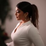 Madhuri Braganza Instagram – A quick shoot in the Kingdom a few months ago with the A-team mentioned below.🥰 
Also posting at random times to check the algorithm. Lol
📸 @ineshartistry 
💄 @slaywithpri 
😴 @wwhyjjj 
.
.
#editorial #makeup #experimentalmakeup #slaywithpri #funstuff #londondays #favedays #poserforlife #indoorphotography #outdoorshots #makeupshots #sideprofile #white #simplicity #actorposes #lighting #lightandshadow #shadowplay #imissshooting