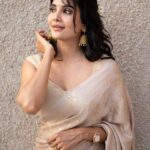 Madhuri Jain Instagram – Happiest when i am doing what I LOVE and I LOVE what I’m doing 🤍 

Grateful 😇 

📸 : @signature_moments 
MUA: @scarlet_makeup_artisty 
Styling: @hannah.glory 
Designer : @niga_designers