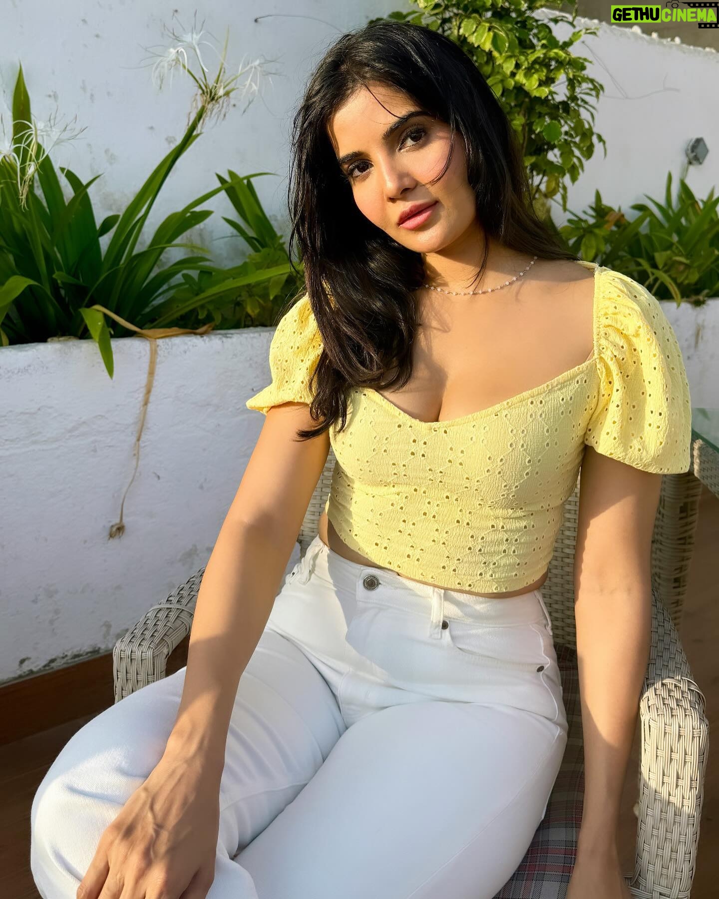 Madhuri Jain Instagram - Chumma casual ah 🤍🫶