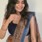 Madhuri Jain Instagram – Never felt so alive in my own skin and honestly , it’s beautiful and empowering 🤍💙

#bareskin

📸: @navin_prasathh 
Saree : @tribanga_india