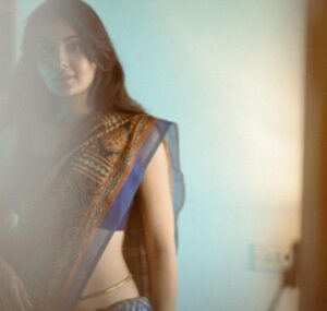 Madhuri Jain Instagram - Say it all with your eyes 🤍✨🦋

📸: @navin_prasathh 
Saree : @tribanga_india