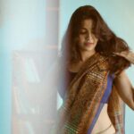 Madhuri Jain Instagram - Say it all with your eyes 🤍✨🦋 📸: @navin_prasathh Saree : @tribanga_india