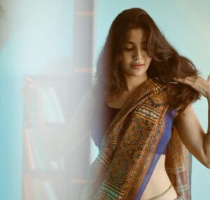 Madhuri Jain Instagram - Say it all with your eyes 🤍✨🦋

📸: @navin_prasathh 
Saree : @tribanga_india