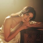 Madhuri Jain Instagram - ஒரே ஒரு தீண்டல் செய்தாய்… உயிர்க்கொடி பூத்ததென்ன… 🤍 📸 : @anitakamaraj Ideation , hair and make up : @snehamnj Lit by : @gaffedbyvasanthsaravanan My most fav shoot ❤️