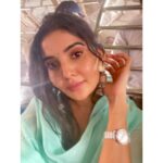 Madhuri Jain Instagram - New book . New chapter . Wishing you all an exciting 2024 🦋🤍. More health wealth and happiness 🤍✨🦋