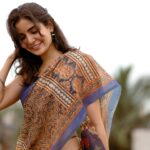 Madhuri Jain Instagram - Smile a little more , regret a little less 🤍 📸: @navin_prasathh Saree : @tribanga_india