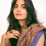 Madhuri Jain Instagram - On loop : Kyun milti hai nazar, kyun hota hai asar 💙 📸: @navin_prasathh Saree: @tribanga_india