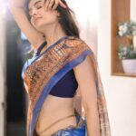 Madhuri Jain Instagram - Feeling blueeee 💙 📸: @navin_prasathh Saree : @tribanga_india