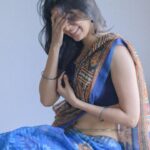 Madhuri Jain Instagram - Feeling blueeee 💙 📸: @navin_prasathh Saree : @tribanga_india