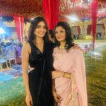 Madhuri Jain Instagram - Impromptu 🖤 परिवार ❤️ मेरी प्यारी बहन ❤️