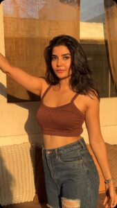 Madhuri Jain Instagram - Sun kissed and sunburns 🥵 🤎 . . . . . 🤎