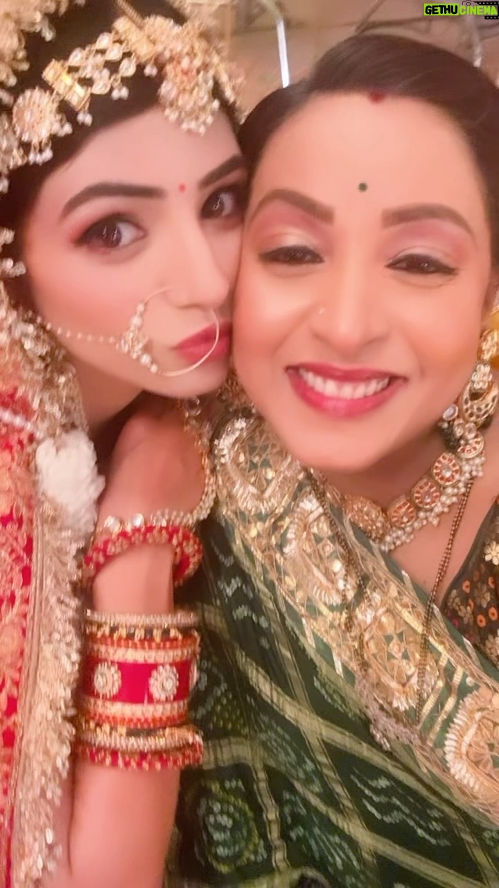 Madhusree Sharma - 8.2K Likes - With my beautiful @tomarsimran21 💝
#bonding #madhusreesharma #reels #love #actorslife #onscreen #saasbahu #trendingreels #instagood