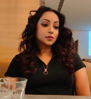 Madhusree Sharma Instagram - Sochti hu zindagi ka rashta 
kitna kathin hai,
Fir khayal ata hai, 
mukam tak pahuchne pe kitna acha lagega. 😇💫

#photography #photooftheday #look #madhusreesharma #ootd #bhfyp #thoughts #instagram #instagood