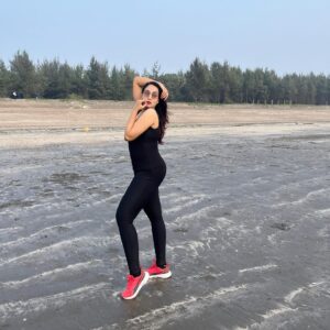 Madhusree Sharma Instagram - Be brave darling, 
nobody’s love can anchor 
your soul, Courage of the 
heart is rare & only you can 
help yourself from 
drowning.
- K. hpoetry

#naturephotography #nature #beach #beauty #madhusreesharma #photography #photooftheday #ootd #bhfyp #explore #instagood