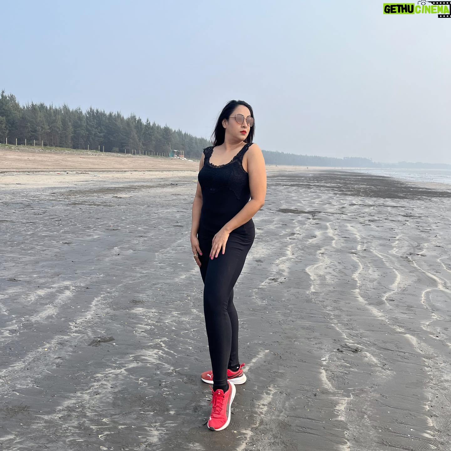 Madhusree Sharma - 1.5K Likes - Be brave darling,
nobody’s love can anchor
your soul, Courage of the
heart is rare & only you can
help yourself from
drowning.
- K. hpoetry
#naturephotography #nature #beach #beauty #madhusreesharma #photography #photooftheday #ootd #bhfyp #explore #instagood