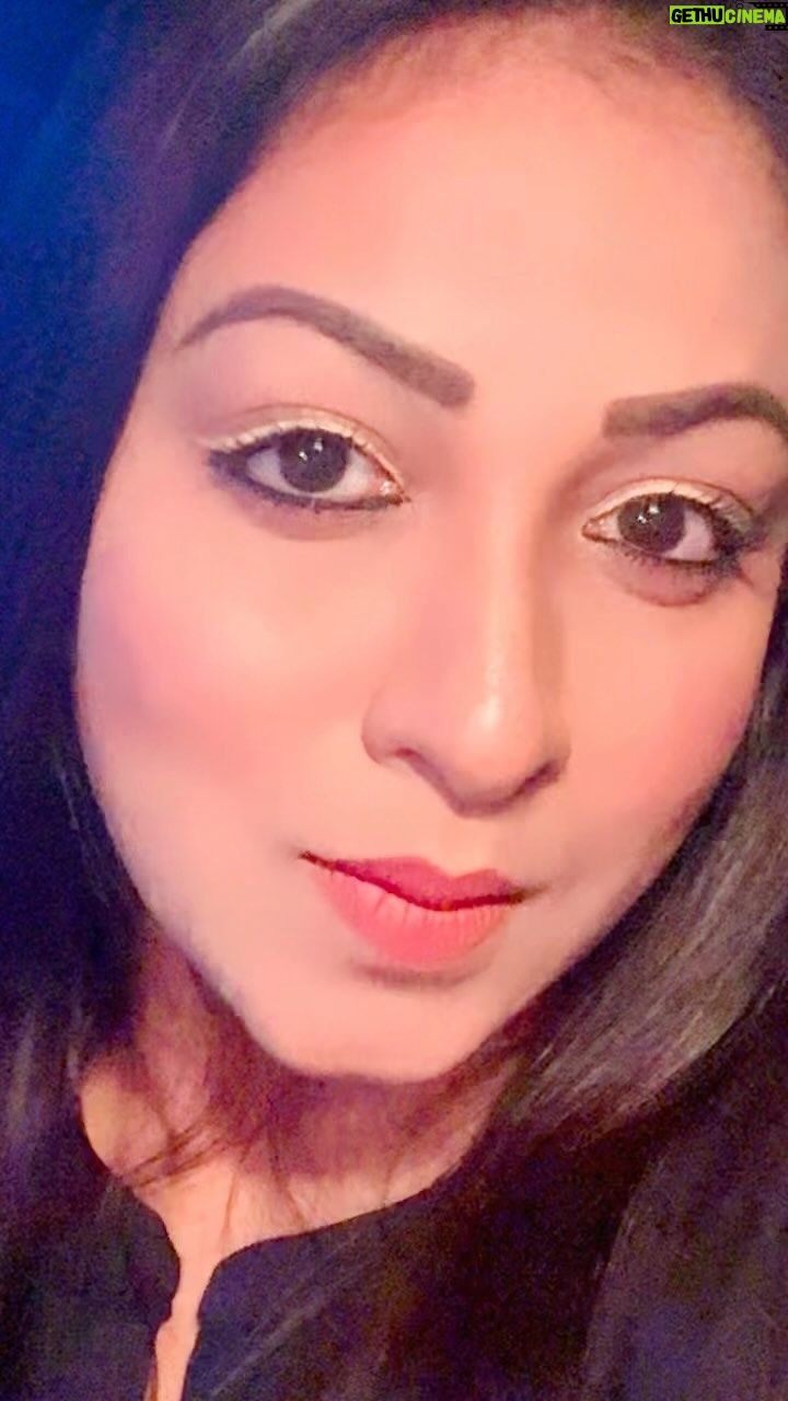 Madhusree Sharma - 3 Likes - कभी तो चौंक के देखे कोई हमारी तरफ़,
किसी की आँख में हम को भी इंतिज़ार दिखे…..🌹♥️
.
.
.
#explorepage #eyemakeup #eyes #explore #madhusreesharma #reels #feelings #trending #viral #actorslife #actor #instagood #instalike
