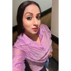 Madhusree Sharma Instagram - नजरिया तुम्हारा और नज़र तुम्हारी,
लेकिन याद रखना ये बात हमारी,
अच्छाइयां बुराईयाँ दोनों ही है मुझमे,
अब तुम क्या देखो ये मर्जी तुम्हारी।😉🥰