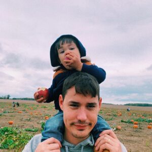 Madison Cheeatow Instagram - Apple picker for hire!