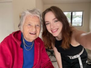 Madison Davenport Instagram - Me and aunt Jean! Went to visit her and ended up gabbing for 2 hours!! We showed her all my new music, and she was absolutely giddy.
Video of her reaction to “Oh Sh*t!” Coming soon💕