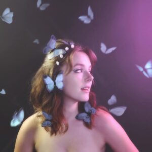 Madison Davenport Instagram - You know that moment when you realize you like someone? Butterflies in your stomach, electricity in your body, the whole shebang. Do you ever think to yourself ,”Oh Shit! I think I like you…”? Well that’s what my new song is about! Can’t wait for you to hear it🦋🦋🦋🦋 #ohshit #newsong #madisondavenport #butterfliesinmystomach 
*pre-save link in my bio*
