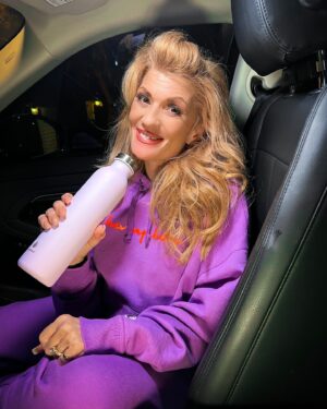 Madison De La Garza Instagram - Running errands with my mama, you KNOW we got our @mannahydration on us 💙✨ #ad