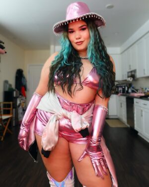 Madison De La Garza Instagram - You can take the girl out of Texas, but you can’t take Texas out of the girl 💖👻
