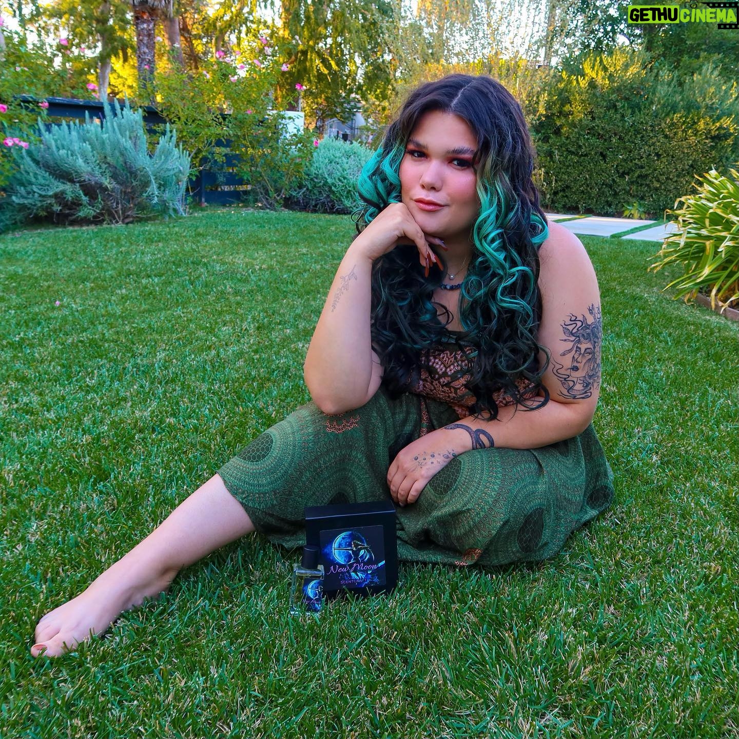Madison De La Garza Instagram - Tomorrow 💙✨ #newmoonperfume