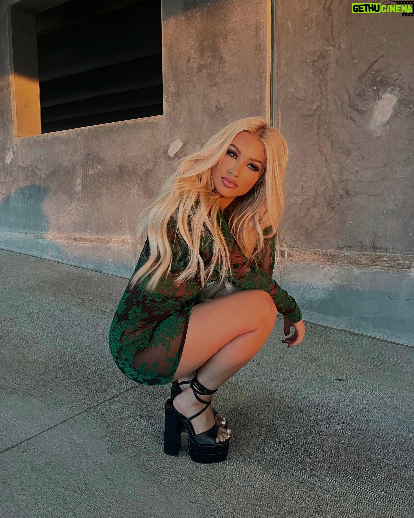 Mady McLanahan - 9.8K Likes - golden hour