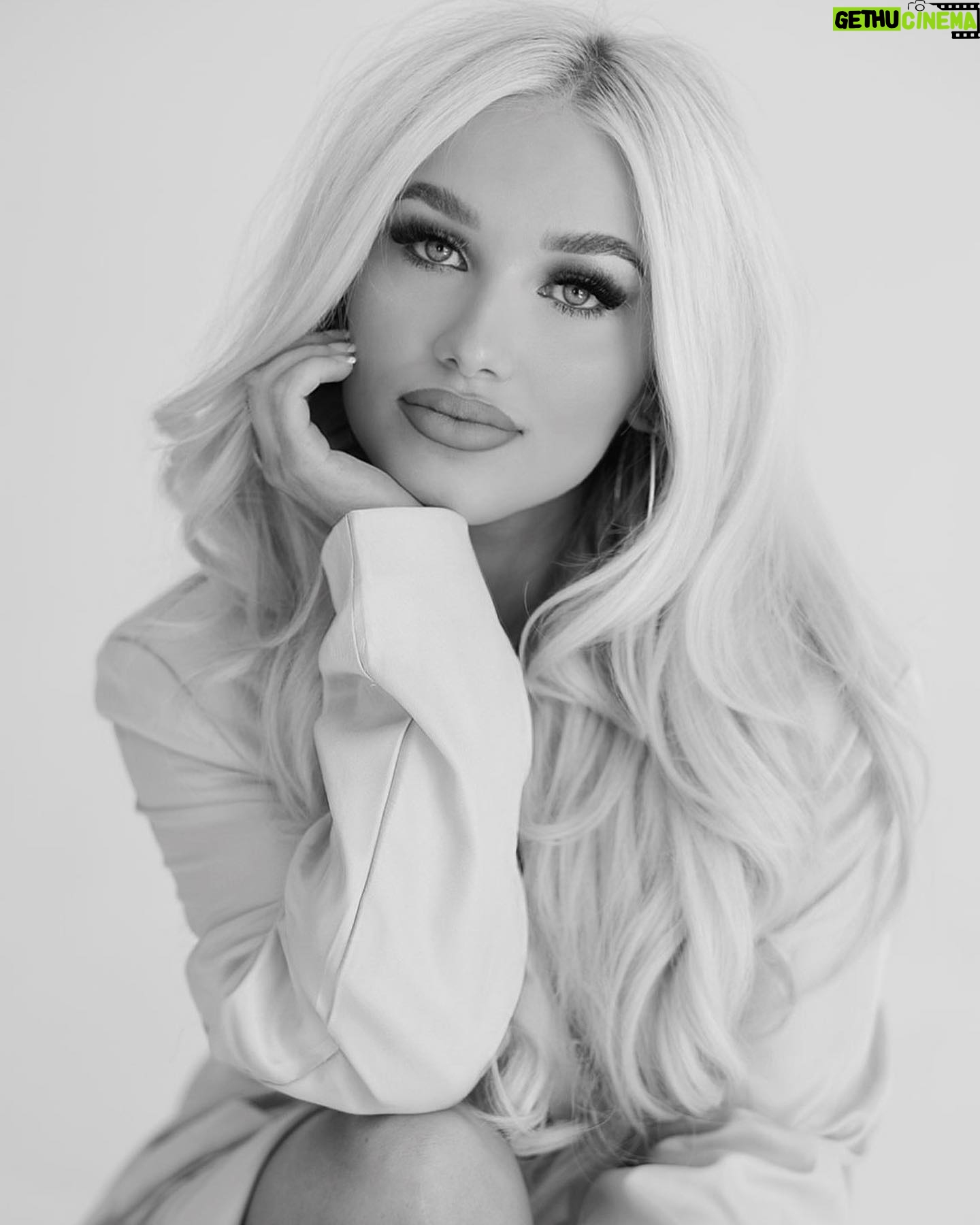 Mady McLanahan - 4.7K Likes - 🤍