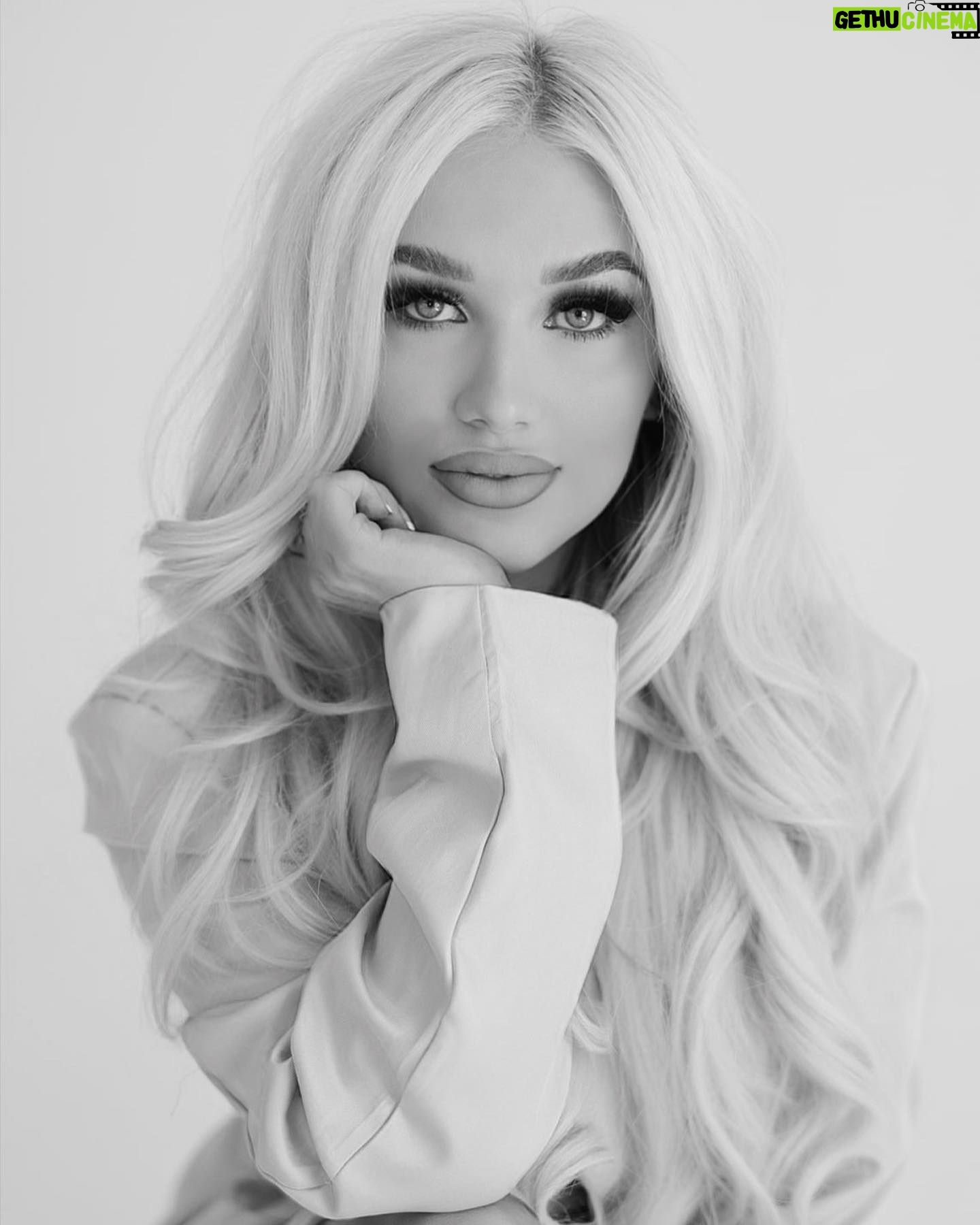 Mady McLanahan - 4.7K Likes - 🤍