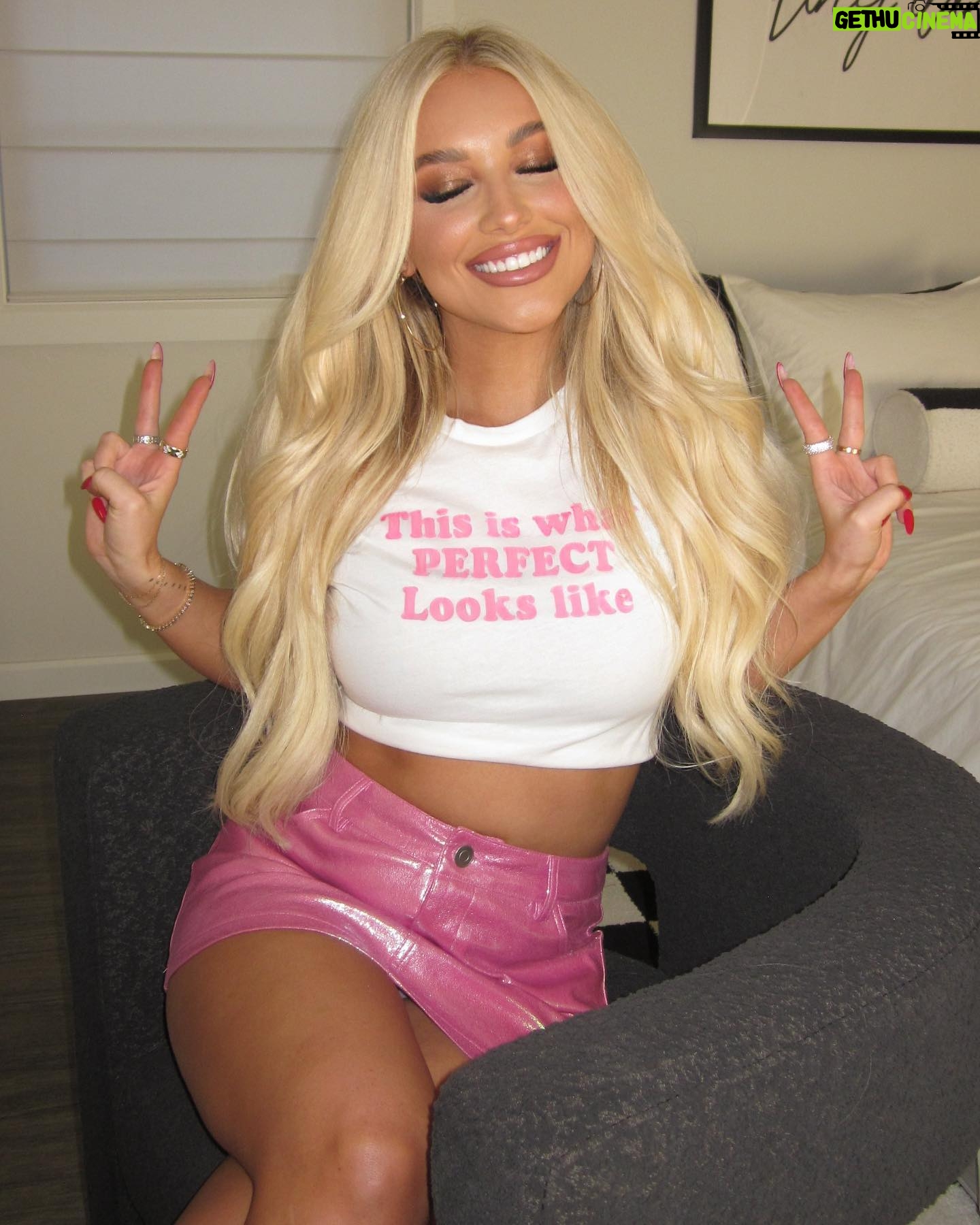 Mady McLanahan - 4.5K Likes - what the shirt says! @FashionNova