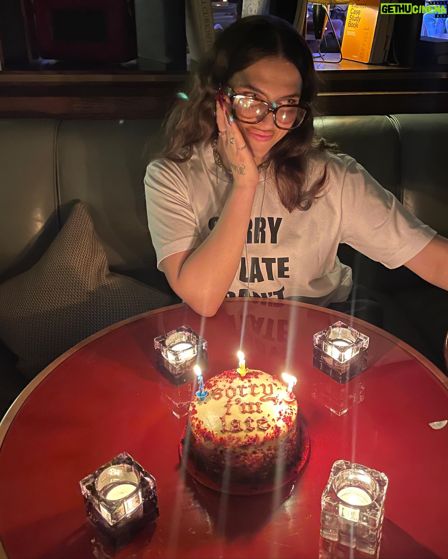 Mae Muller Instagram - SORRY I’M LATE IS JUST OVER 1 WEEK OLD!!! i can’t thank you guys enough for all the support and love you have shown me and this album over the past week, i enjoyed every minute of making this album and seeing you guys enjoy it too makes me so happy. i love you and THANK YOU! JUST THE BEGINNING <3