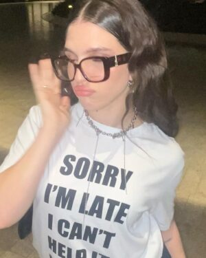 Mae Muller Instagram - MY DEBUT ALBUM SORRY I’M LATE IS OUT NOW 🥹❤️ i can’t quite put in to words how it feels but all i can say is thank you. i poured my heart in to each and every one of these songs and to actually see them become yours after all these years is so surreal but the best thing ever. i am so lucky. thank you thank you thank you 💓