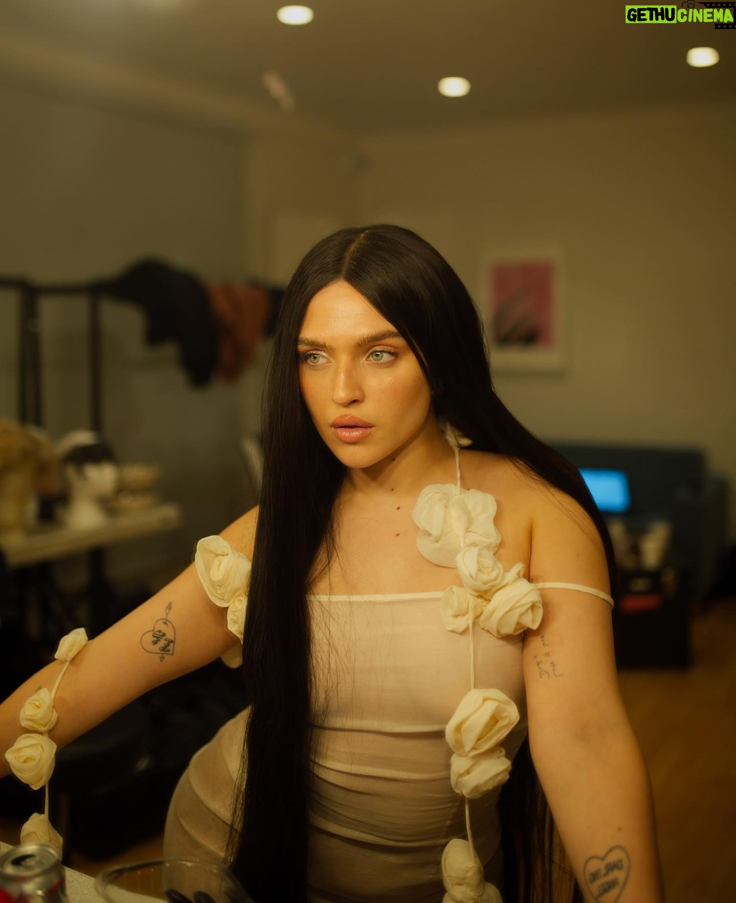 Mae Muller Instagram - BTS video of my album cover art is out now on @youtubemusic !!! 2 extremely long days but worth every second 🥲❤️ massive huge thank you to my amazing hair & makeup team and everyone who worked on this creative <3 Photography: @geertdetaeye BTS - @milaaustin_ HMU - @zara_mua HMU Assistant - @sorayaphipps Styling - @sokimak Styling Assistant 1 - @lulaproctor Styling Assistant 2 - @carolinataviro Hair - @oskarperahair Creative Director: @mfbvisuals Art/Design/Post/Retouch/Genius: @scribblercreative Logo Design: @ashwillerton Video Directors - @mfbvisuals & Dumi Siwo Production - @firmativemedia Production Assistant - Daniel Evans 1st AD - TEO Art Department - Ahmet Gaffer - Sachin 1st AC - Harry Coleman 2nd AC - Kristina Zhekova Camera Trainee - Lem Asideu Playback Operator - Max P Assistant Photographer - James DIT - Guy Gunstone Moco Operator - Nigel Parmane Moco Assistant - Yan Hammond VFX Supervisor - Rob Chandler