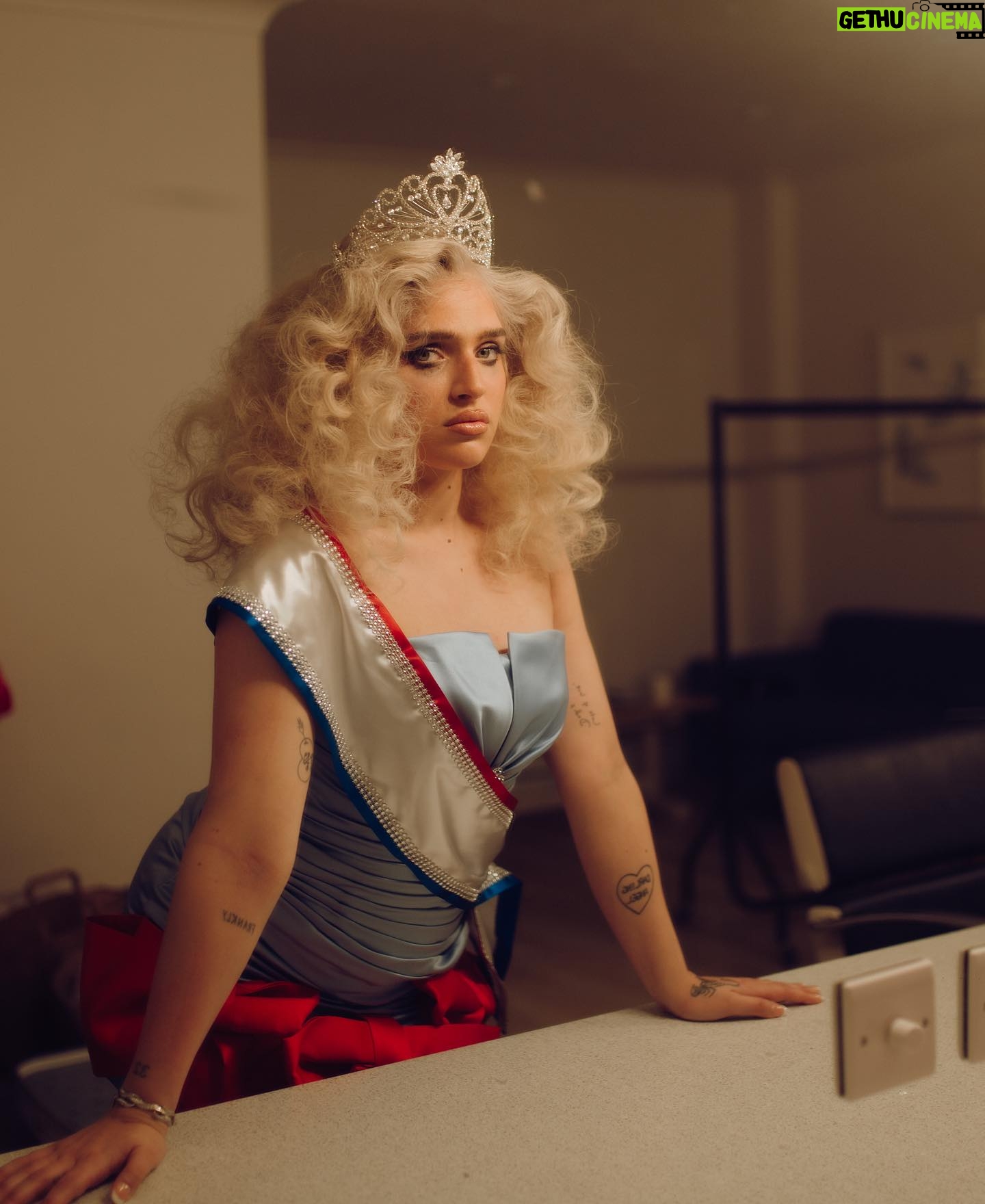 Mae Muller Instagram - BTS video of my album cover art is out now on @youtubemusic !!! 2 extremely long days but worth every second 🥲❤️ massive huge thank you to my amazing hair & makeup team and everyone who worked on this creative <3 Photography: @geertdetaeye BTS - @milaaustin_ HMU - @zara_mua HMU Assistant - @sorayaphipps Styling - @sokimak Styling Assistant 1 - @lulaproctor Styling Assistant 2 - @carolinataviro Hair - @oskarperahair Creative Director: @mfbvisuals Art/Design/Post/Retouch/Genius: @scribblercreative Logo Design: @ashwillerton Video Directors - @mfbvisuals & Dumi Siwo Production - @firmativemedia Production Assistant - Daniel Evans 1st AD - TEO Art Department - Ahmet Gaffer - Sachin 1st AC - Harry Coleman 2nd AC - Kristina Zhekova Camera Trainee - Lem Asideu Playback Operator - Max P Assistant Photographer - James DIT - Guy Gunstone Moco Operator - Nigel Parmane Moco Assistant - Yan Hammond VFX Supervisor - Rob Chandler