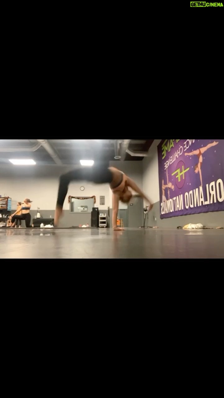 Maesi Caes Instagram - do i look like a ninja 🥷 • • • #540 #acrobatics #dancetricks #acro #dancemoms #wod #agt #sytycd #ballet #balletdancer #iowa #stunts #flips #reels #dancereels #losangelesdance #danceinspo