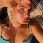 Maesi Caes Instagram – me looking at u
