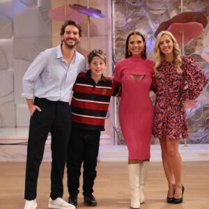 Mafalda Teixeira Instagram - Juntos no programa da TVI!
Amanhã de manhã não percam o @doisas10tvi 
#momandson #together #tv #funnycook @tvioficial