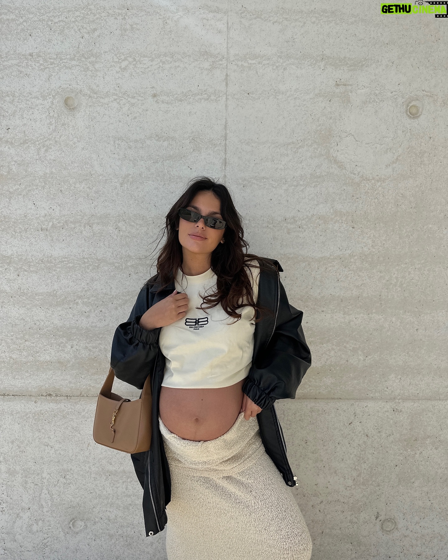 Mafalda Castro Instagram - Lookinho do dia com T-shirt roubada do namorado pela vigésima vez 🫶