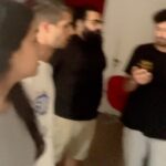 Mafalda Creative Instagram - “Não é um trabalho” é a música que estava na gaveta desde 2021 😱 Mais uma do nosso álbum “Recreio” 🛝 Nunca pensei chorar num videoclipe, mas a letra é tão intensa que não aguentei 😂 Se quiserem ver lágrimas de crocodilo vão ver o videoclipe no YouTube 🎥
