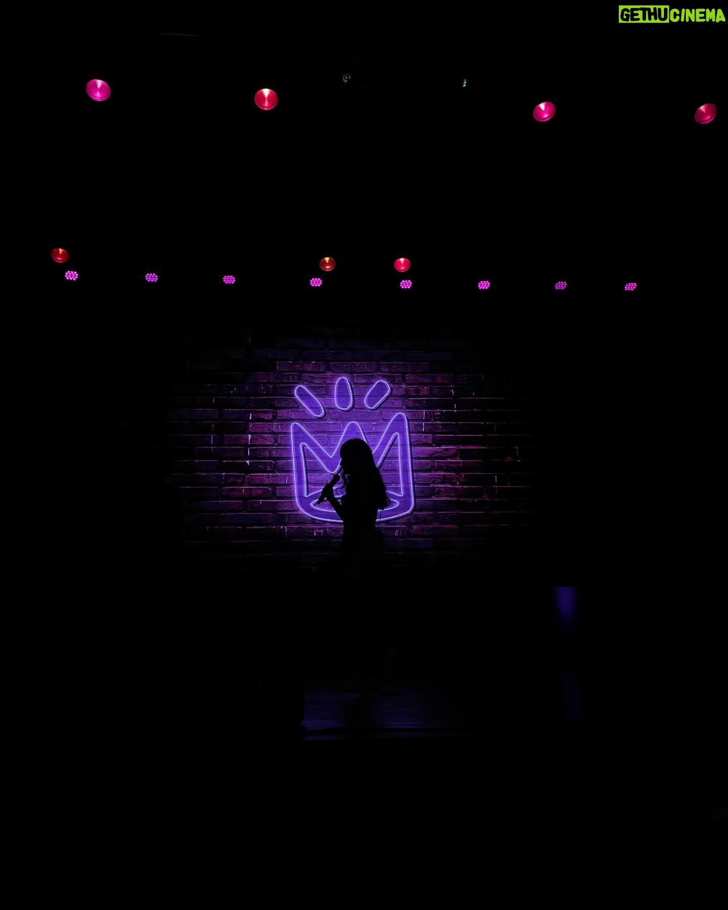 Mafalda Creative Instagram - FALTA EXATAMENTE 1 MÊS PARA O MEU ESPETÁCULO NO COLISEU DE LISBOA! 🤩🎤 Estou a preparar tudo para que tenham a melhor noite de sempre 🕺🏻💃🏻 Também estou nervosa, mas espero mesmo que se divirtam muito 🎂 Conto com vocês? 🥰 Bilhetes à venda online no site da Bol e fisicamente no Coliseu de Lisboa, Lojas Worten, Lojas Fnac, Balcões CTT, Agência Abep, Pousadas da Juventude, ServEasy e El Corte Inglês 🎫