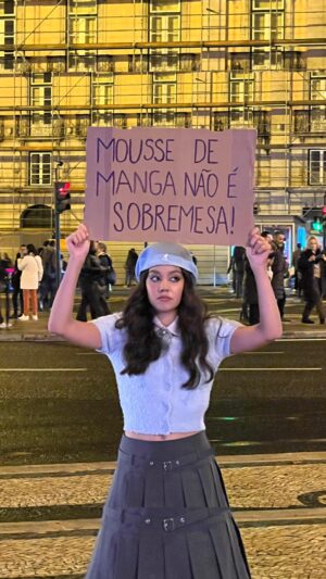 Mafalda Creative Instagram - Fui para a rua protestar 🥭😂