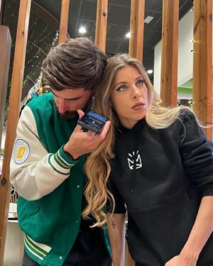 Mafalda Creative Instagram - Parabéns @marianabossy és uma verdadeira amiga Delulu e Bad Bitch! 🎂🎁 Somos duas traumatizadas a tentar ajudar-se uma a outra e eu adoro isso! 🤡