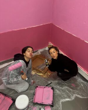 Mafalda Creative Instagram - Parabéns @marianabossy és uma verdadeira amiga Delulu e Bad Bitch! 🎂🎁 Somos duas traumatizadas a tentar ajudar-se uma a outra e eu adoro isso! 🤡